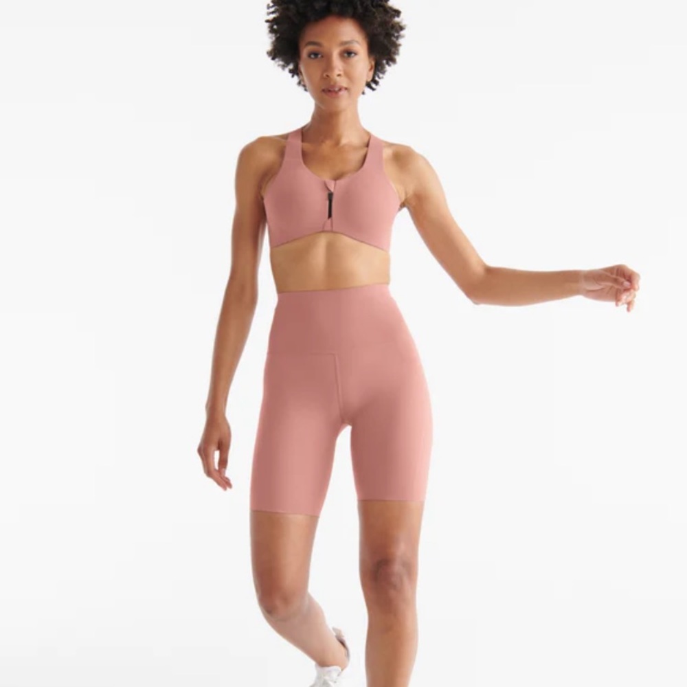 Knix Catalyst Bra with front zipper size 7 in the colour Rosewood